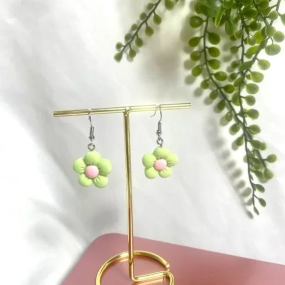 ⭐️❤️ FREE Daisy Monochrome Multicolor Chic Trendy Modern Girly Flower Earrings - Picture 4 of 5